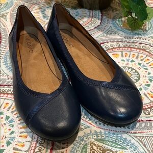 Vionic Caroll Navy Flats size 9 women’s